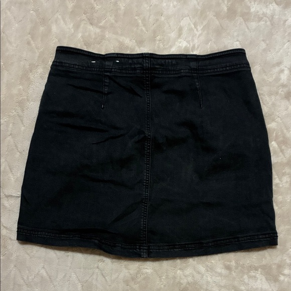 American Eagle Black Denim Mini Skirt - Picture 4 of 4